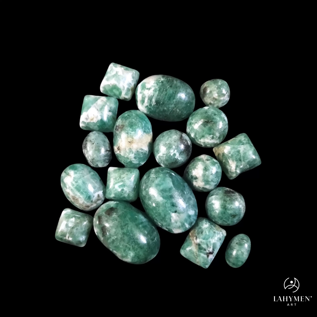 Cabochon emeraude 1